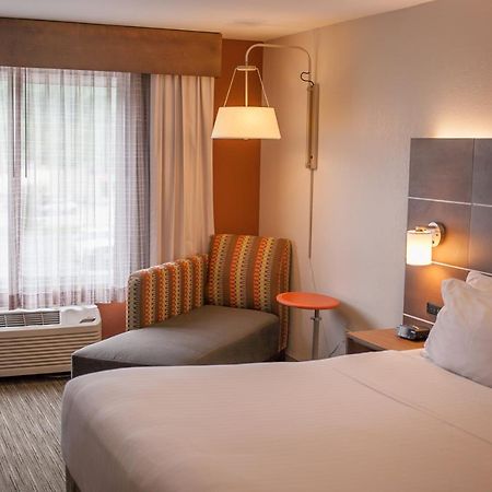 Holiday Inn Express & Suites Logan, An Ihg Hotel Luaran gambar