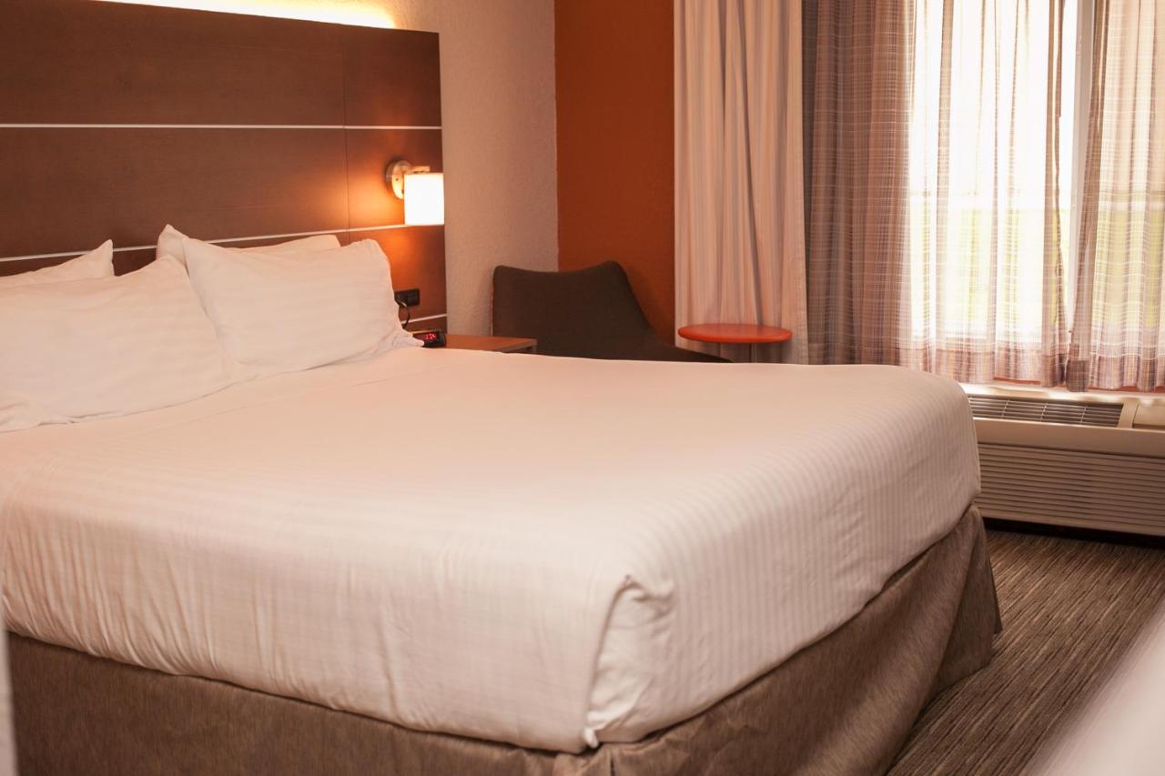 Holiday Inn Express & Suites Logan, An Ihg Hotel Luaran gambar