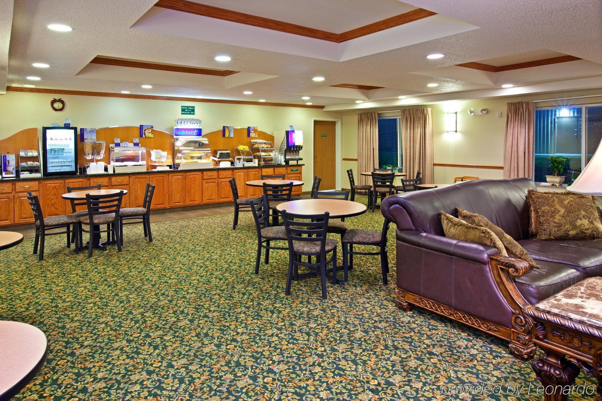 Holiday Inn Express & Suites Logan, An Ihg Hotel Luaran gambar