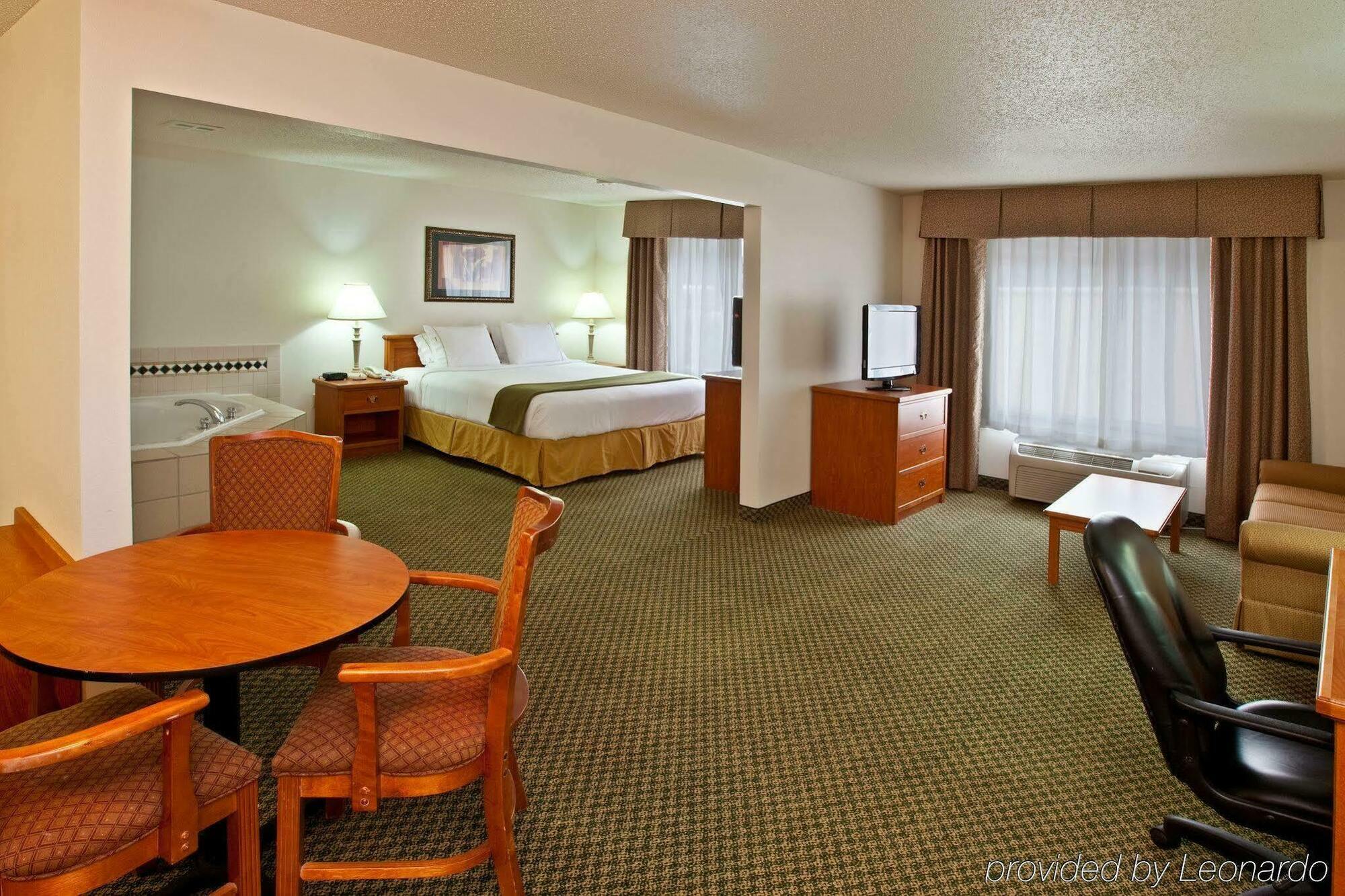 Holiday Inn Express & Suites Logan, An Ihg Hotel Luaran gambar