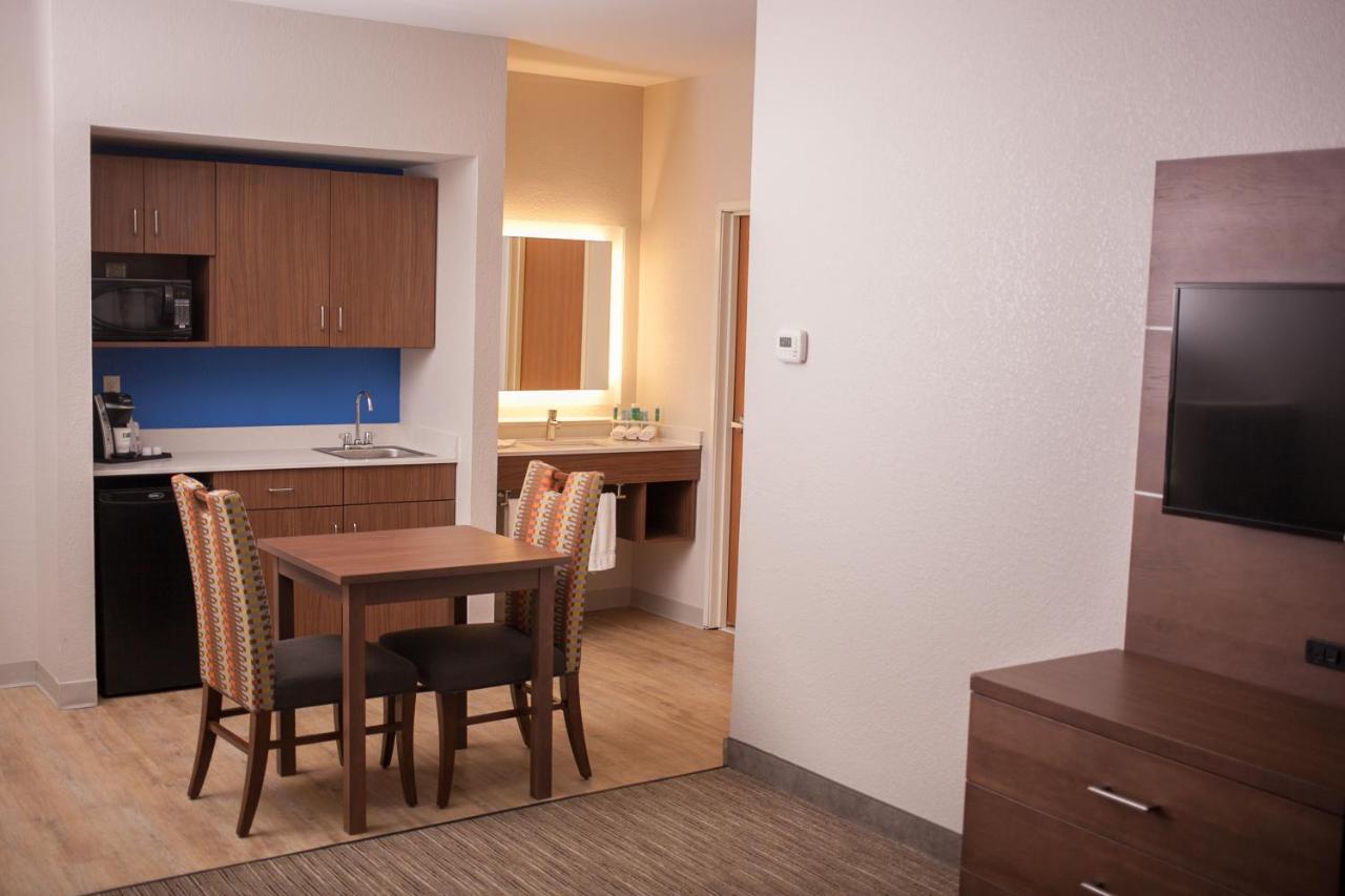 Holiday Inn Express & Suites Logan, An Ihg Hotel Luaran gambar