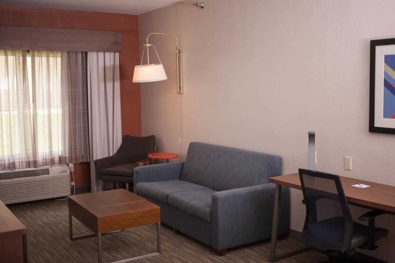 Holiday Inn Express & Suites Logan, An Ihg Hotel Luaran gambar